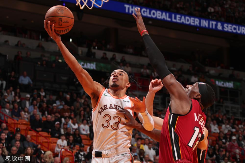 拼搏相随 拼搏相随